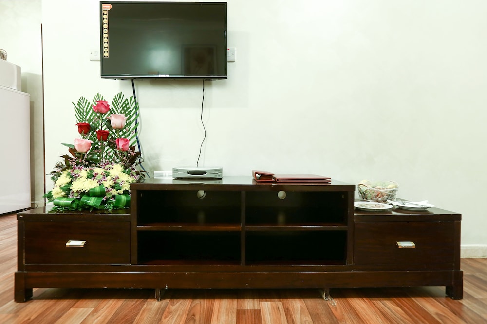 La Villa Suites Hotel 44/48