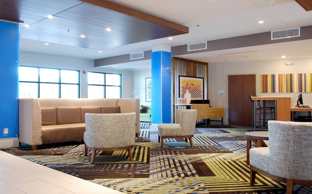 Holiday Inn Express & Suites White Hall 42/72