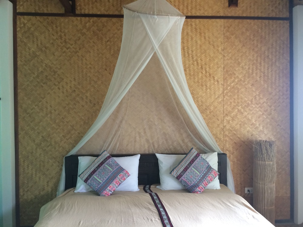 Him Naam Pai Resort 12/30