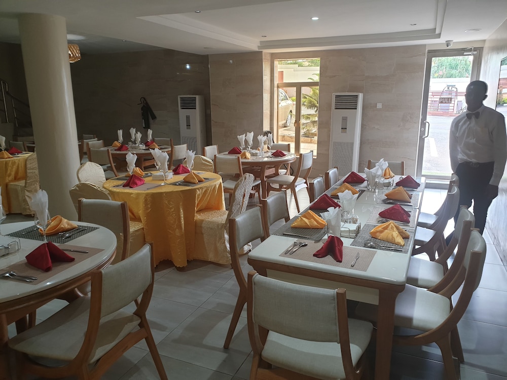 Maxbe Continental Hotel 20/33
