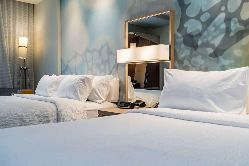 Courtyard By Marriott Burlington 10/47