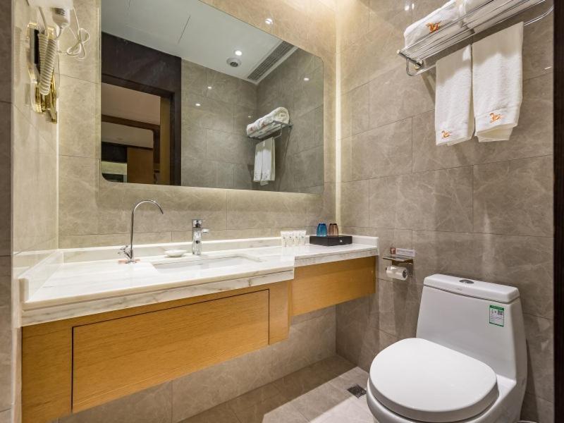 GreenTree Eastern Xuzhou High Speed Railway Station West Exit Station Hotel 57/60