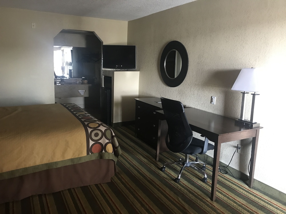 Super 8 by Wyndham Monroe 44/67
