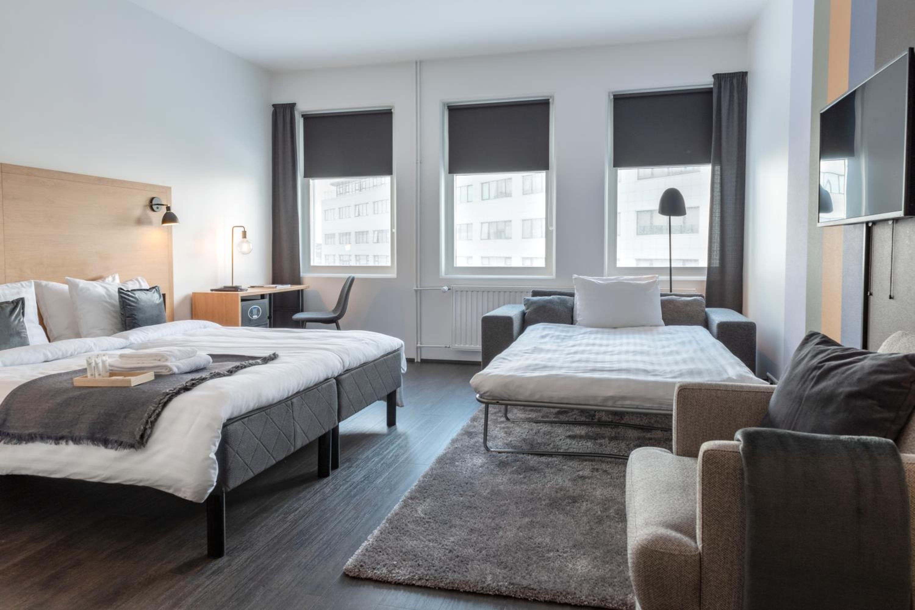 Family Suite, Small