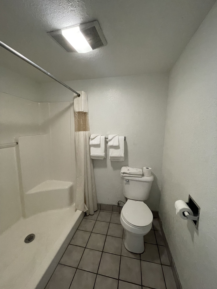 Travelodge by Wyndham Farmington Hwy 64 69/70