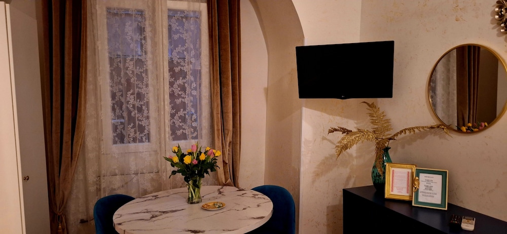 Ingrami Suites 61/72