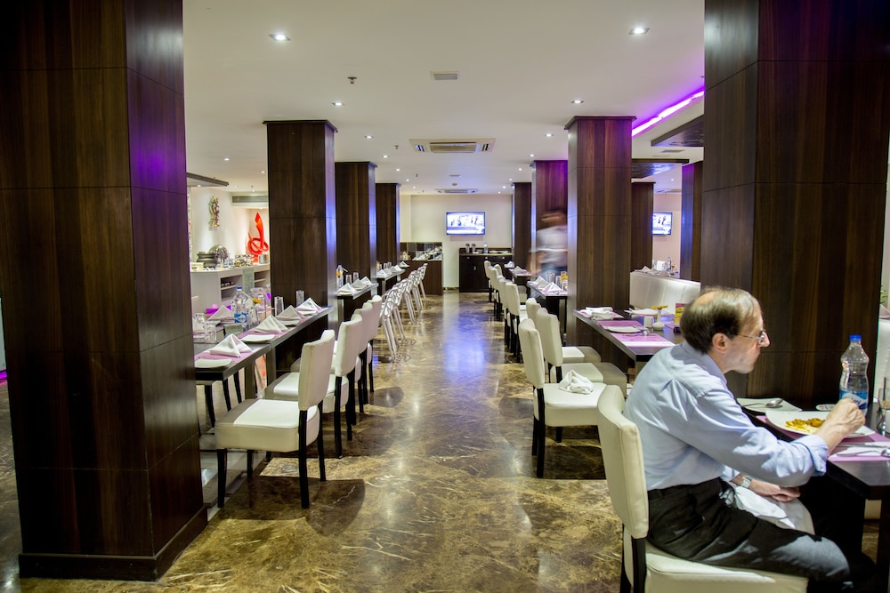 REGENTA CENTRAL HARIMANGLA 25/30