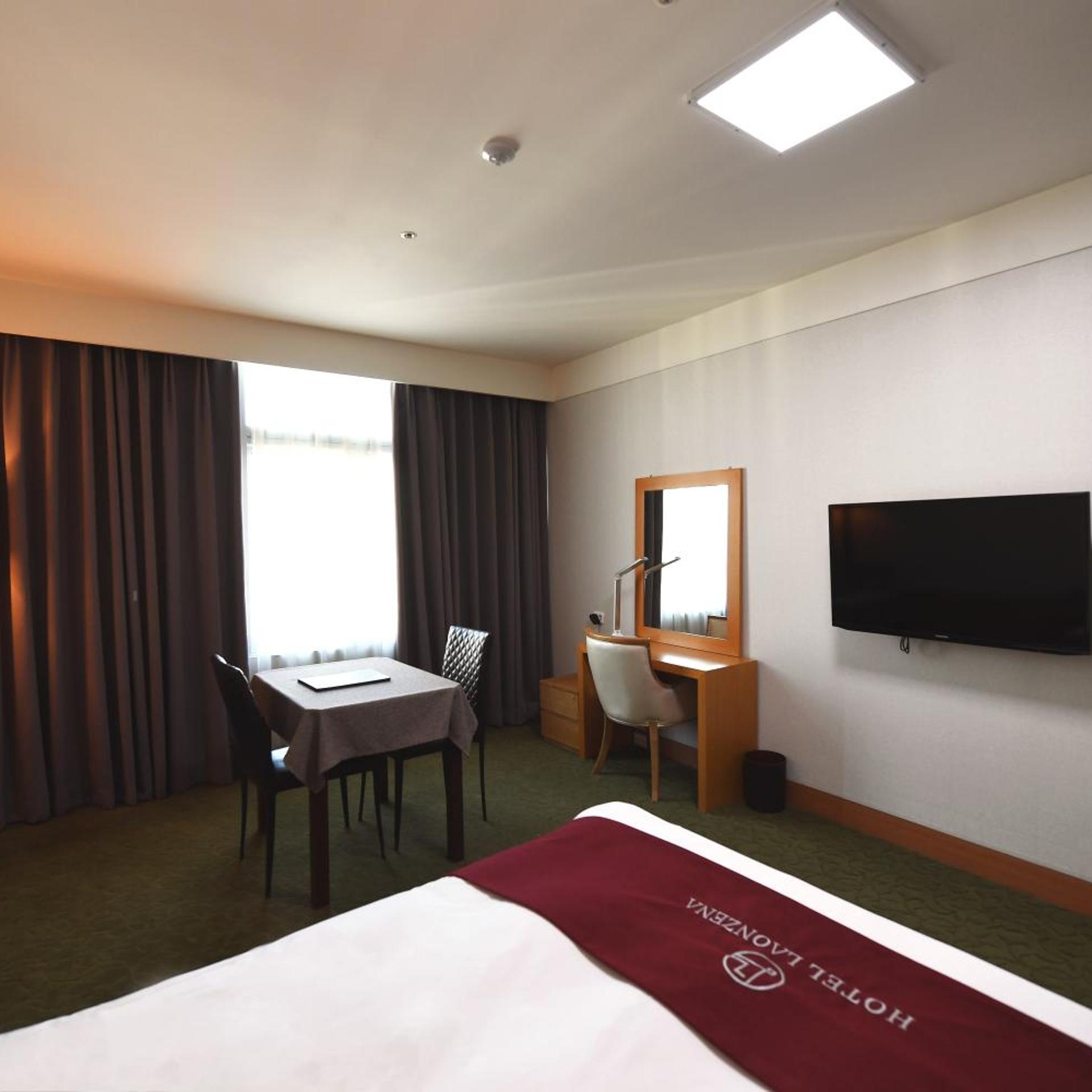Hotel Laonzena 32/66