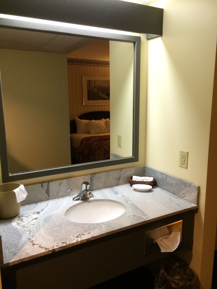 Fairbanks Inn 32/33