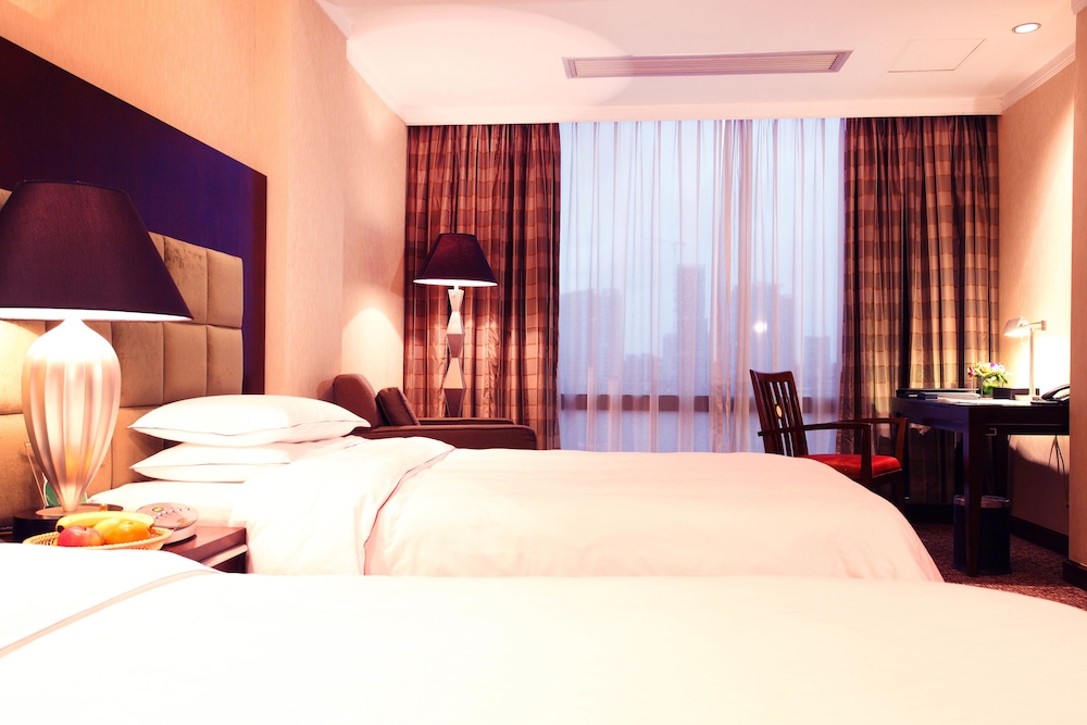 Dong Fang Hotel 37/74