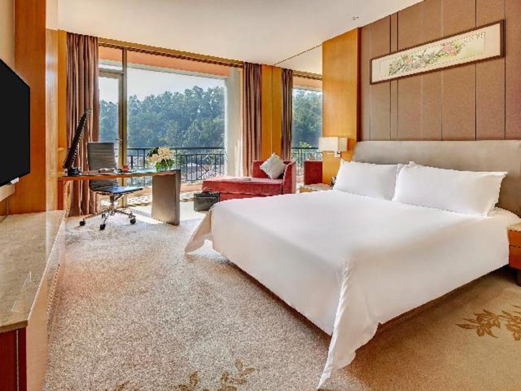 Deluxe, Queen Bed