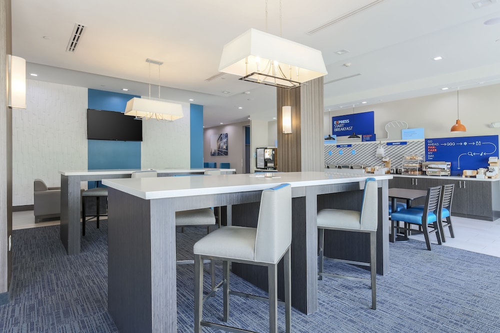 Holiday Inn Express Suites Houston Se Airport Area 57/71