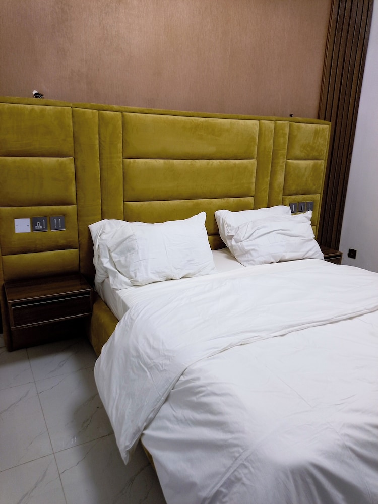 Dreamland Suites 16/45
