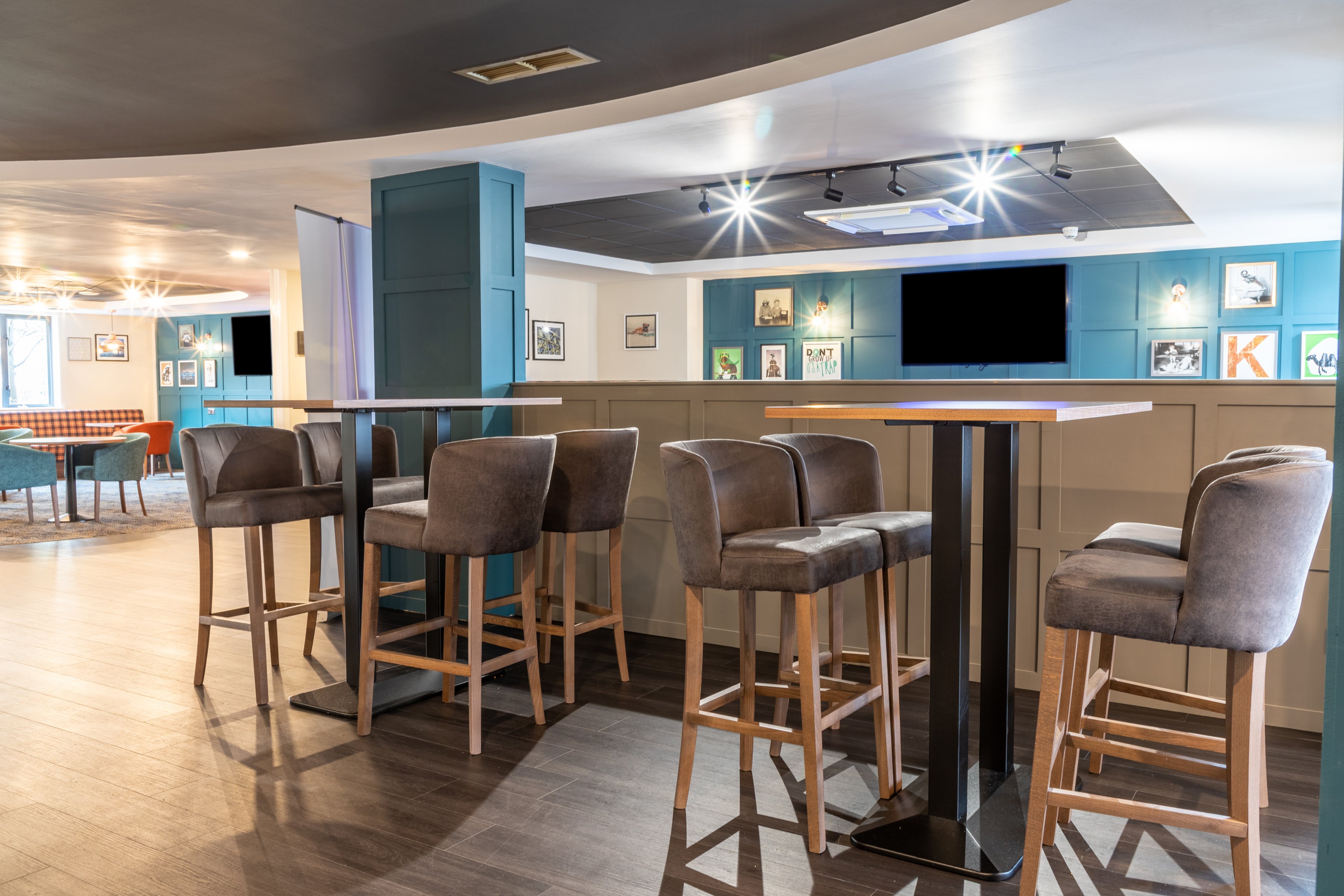 Knowsley Inn and Lounge 27/34