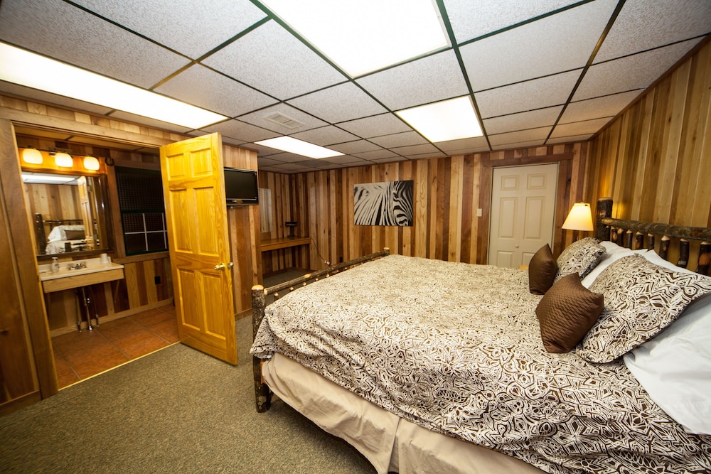 Log Cabin Lodge Suites 14/68