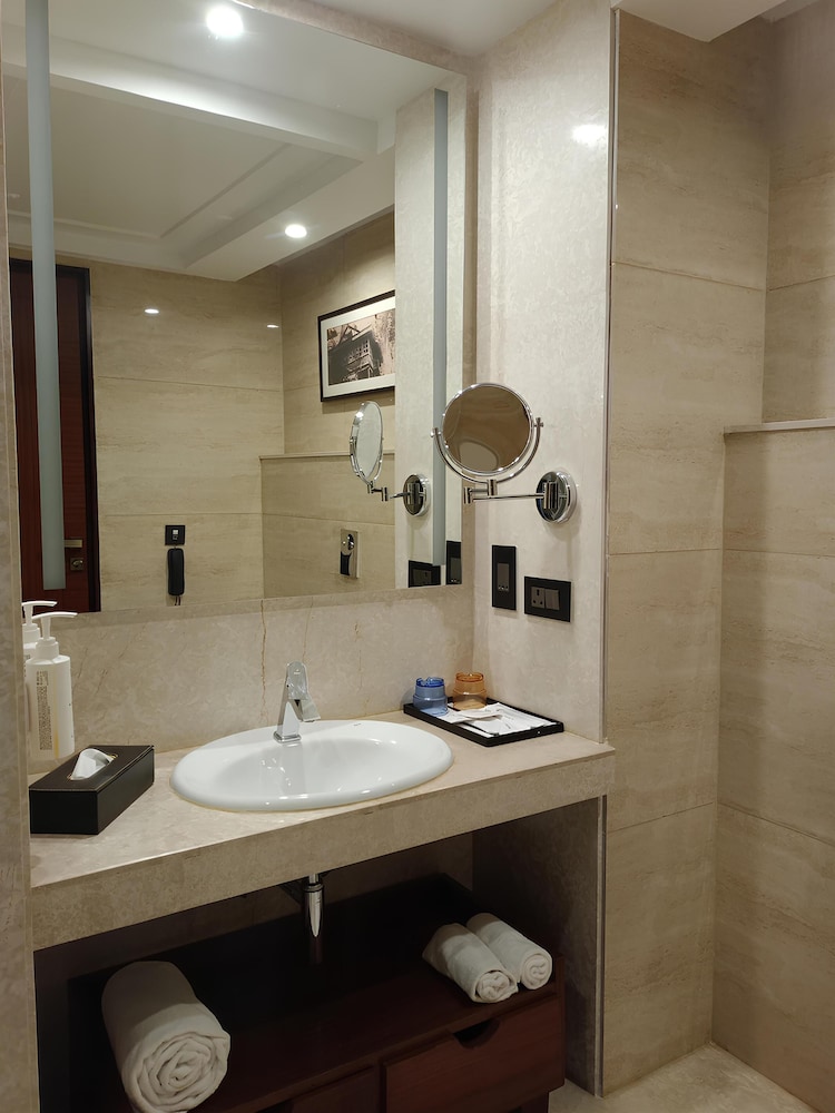 Radisson Hotel Kufri 48/50