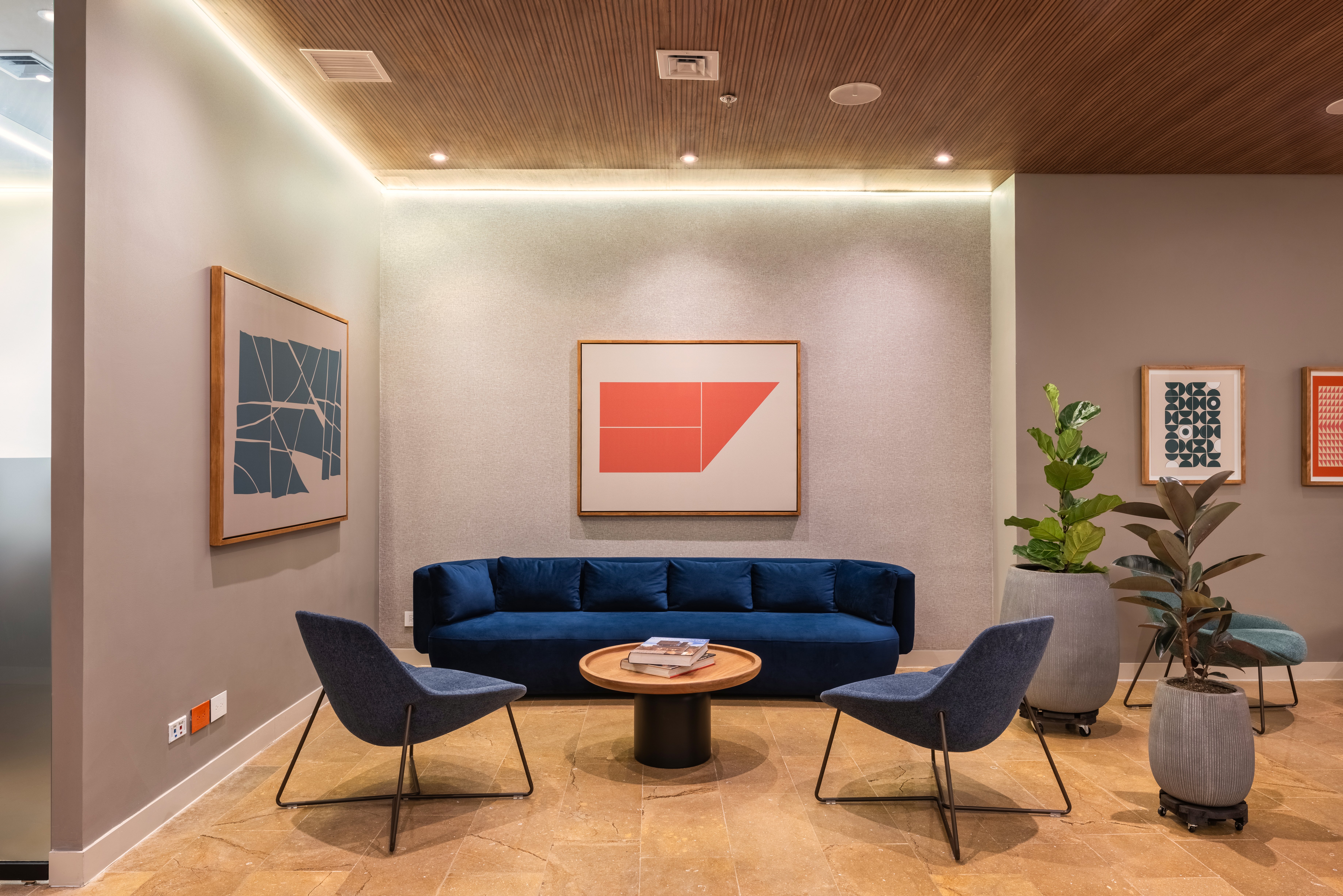 HOLIDAY INN EXPRESS MEDELLIN 28/65