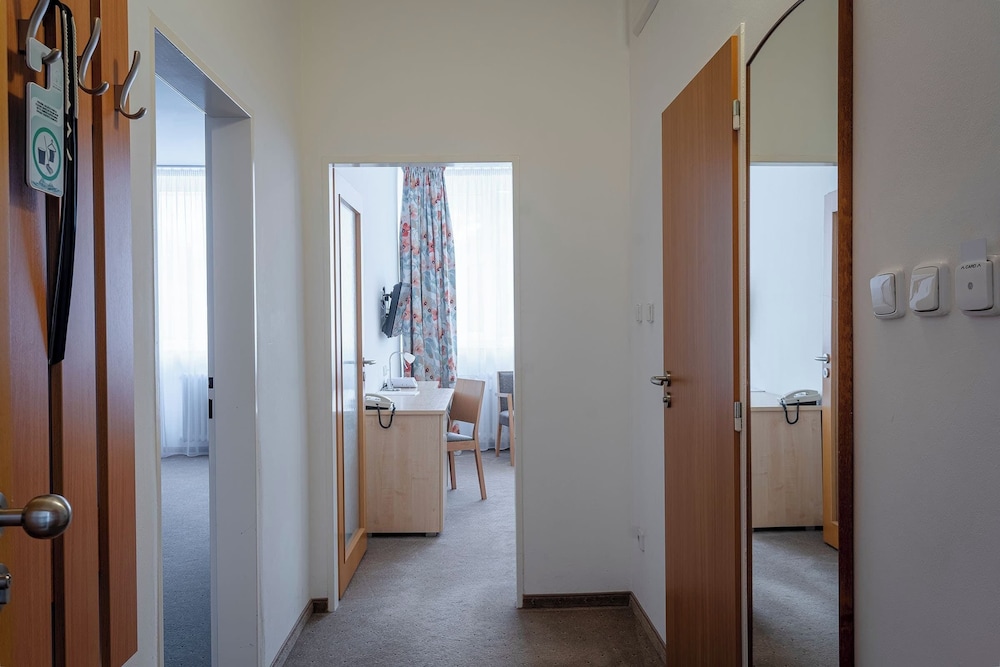 Hotel Behounek 77/77