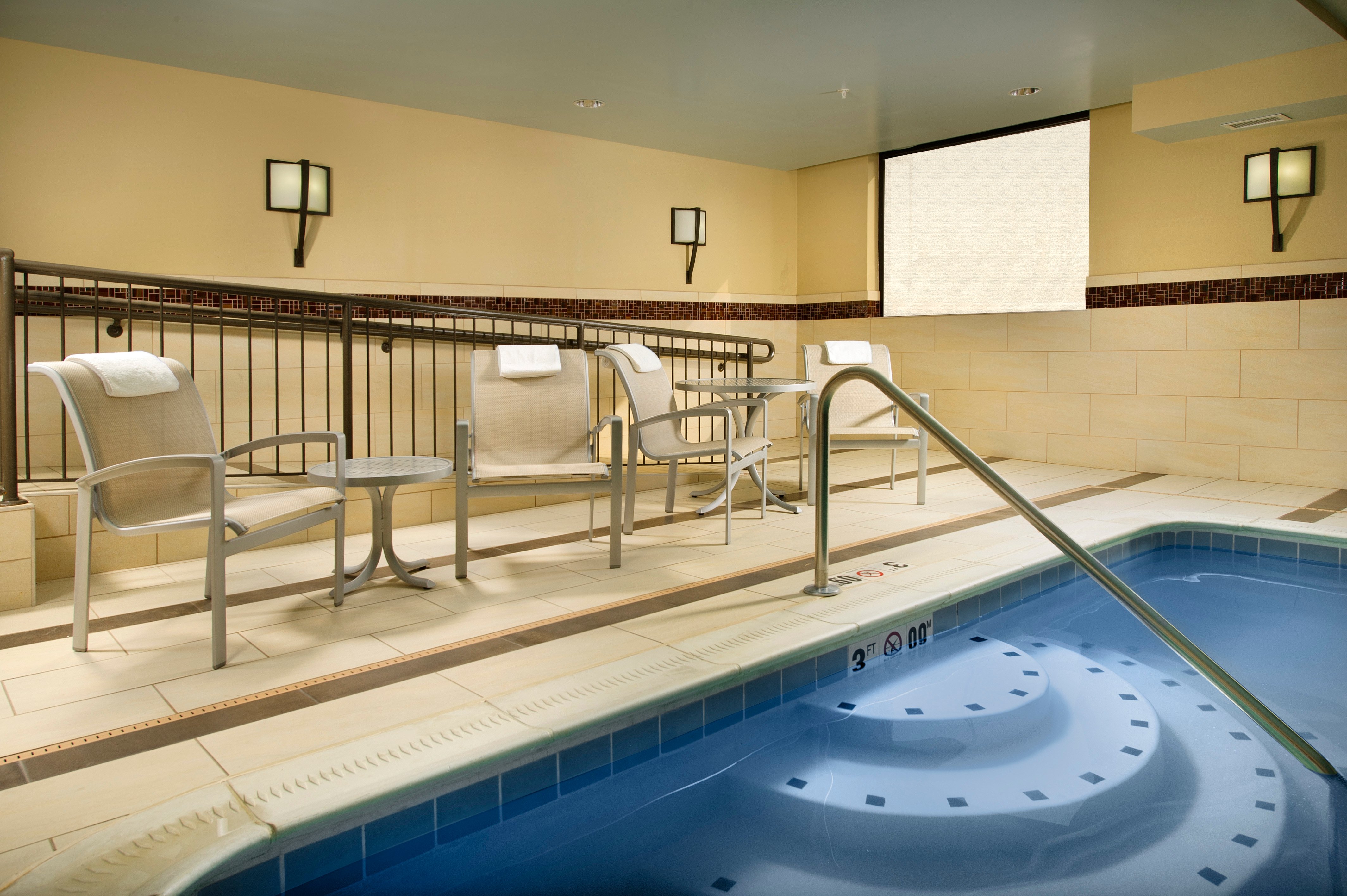 HOLIDAY INN EXPRESS WALDORF 38/64