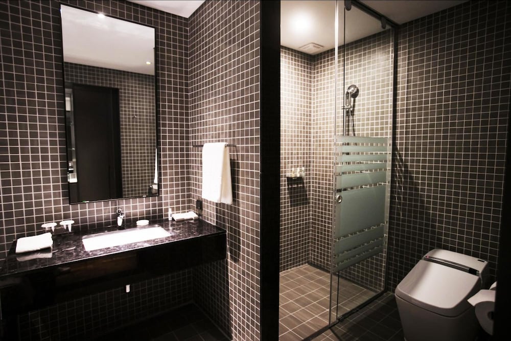 Sky View Hotel 12/56