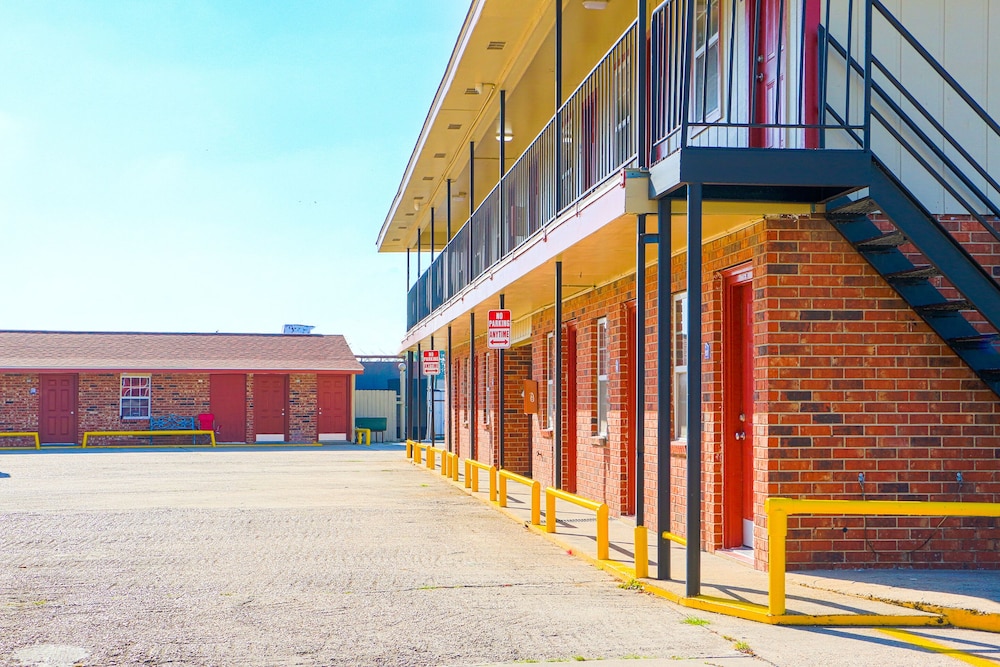 Economy Inn By OYO Lockport near Houma 22/34