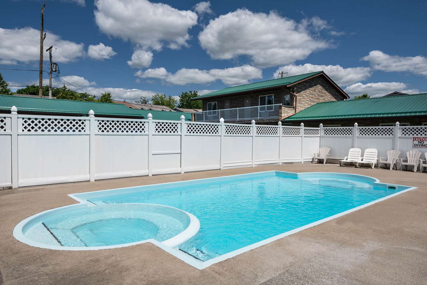 Howard Johnson by Wyndham Gananoque 26/30