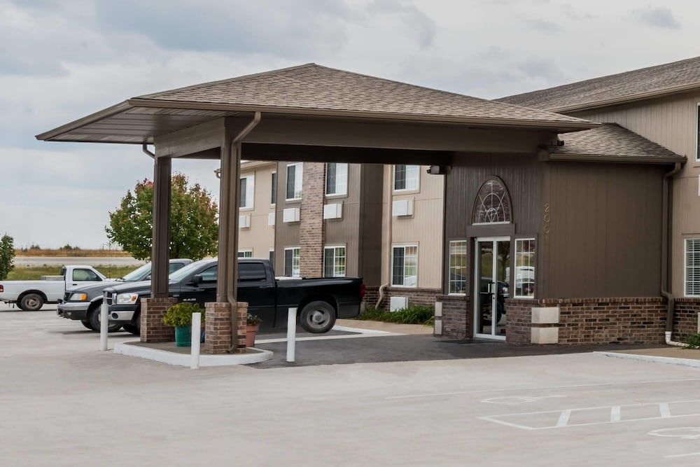 Super 8 by Wyndham Gardner 44/47