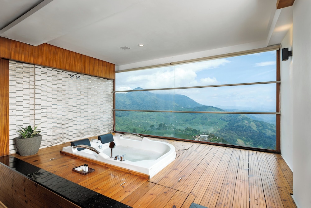 Amber Dale Luxury Hotel and Spa, Munnar (ex PLUM JUDY - THE LEISURE HOTEL) 27/50