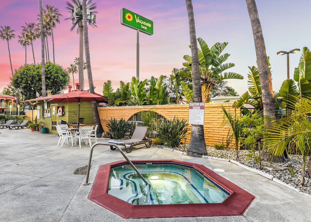 Vagabond Inn Costa Mesa 11/48