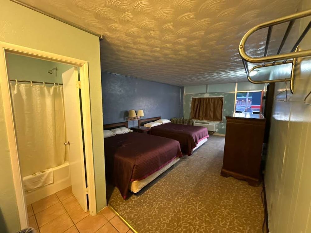 Gray Plaza Motel Benton Rend Lake I-57 16/39
