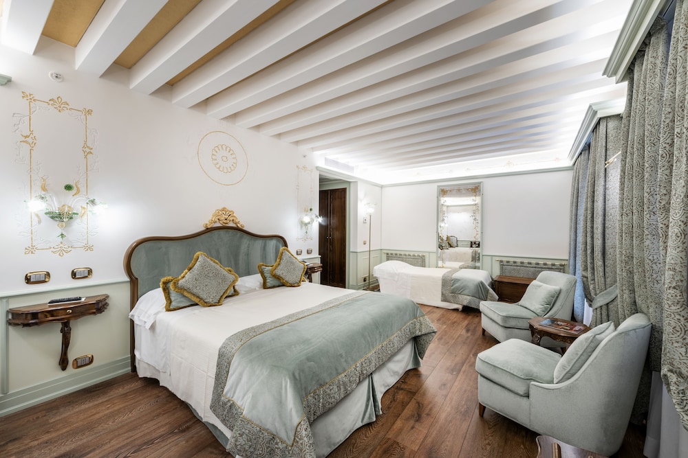 Hotel Monaco & Grand Canal 20/50