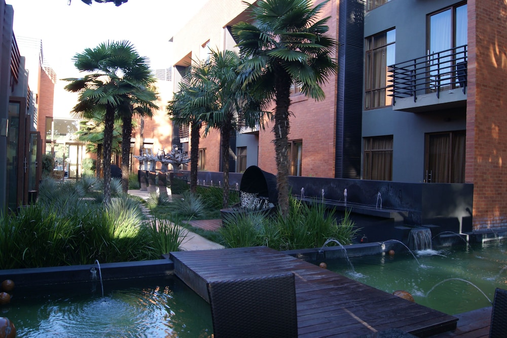 Fusion Boutique Hotel 64/68