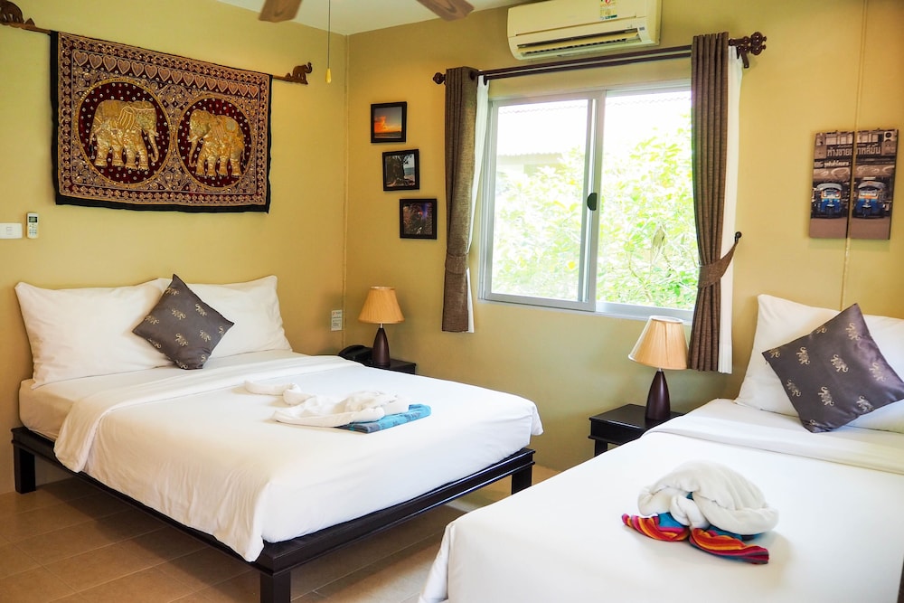 Lanta Castaway Beach Resort 9/50