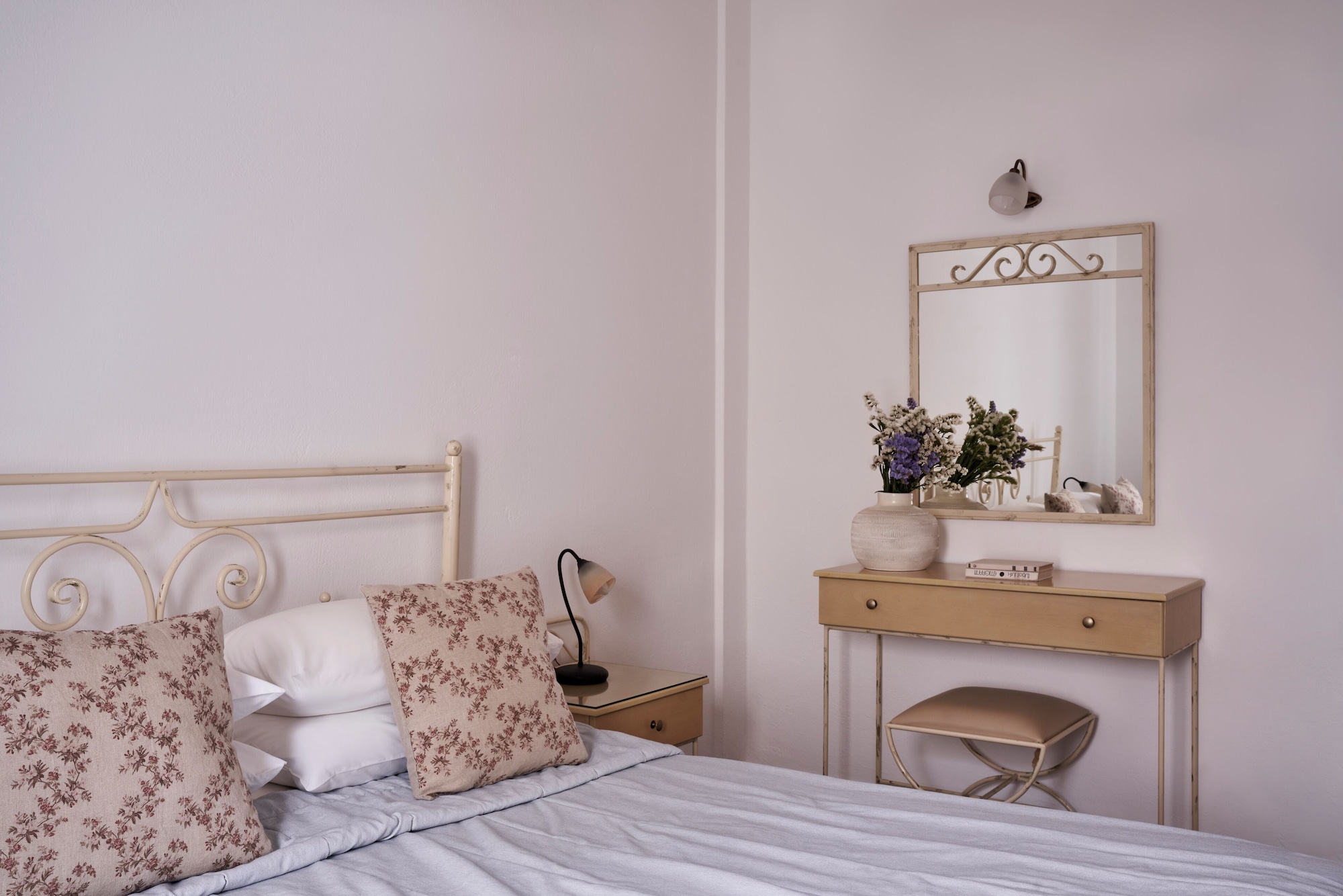 1 BEDROOM, SUITE