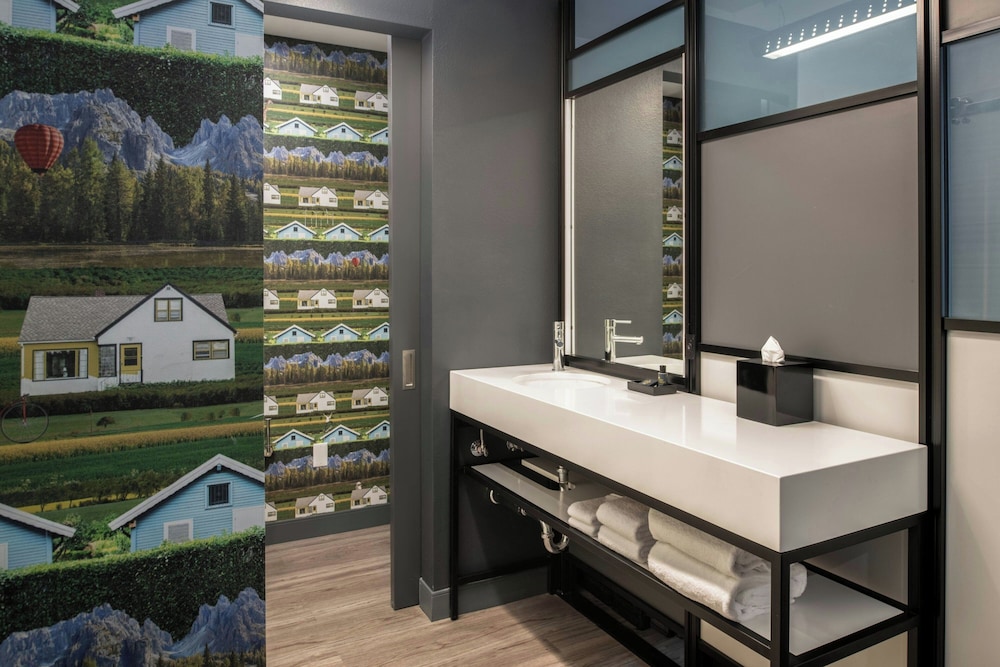 Aloft Sacramento Airport Natomas 42/43