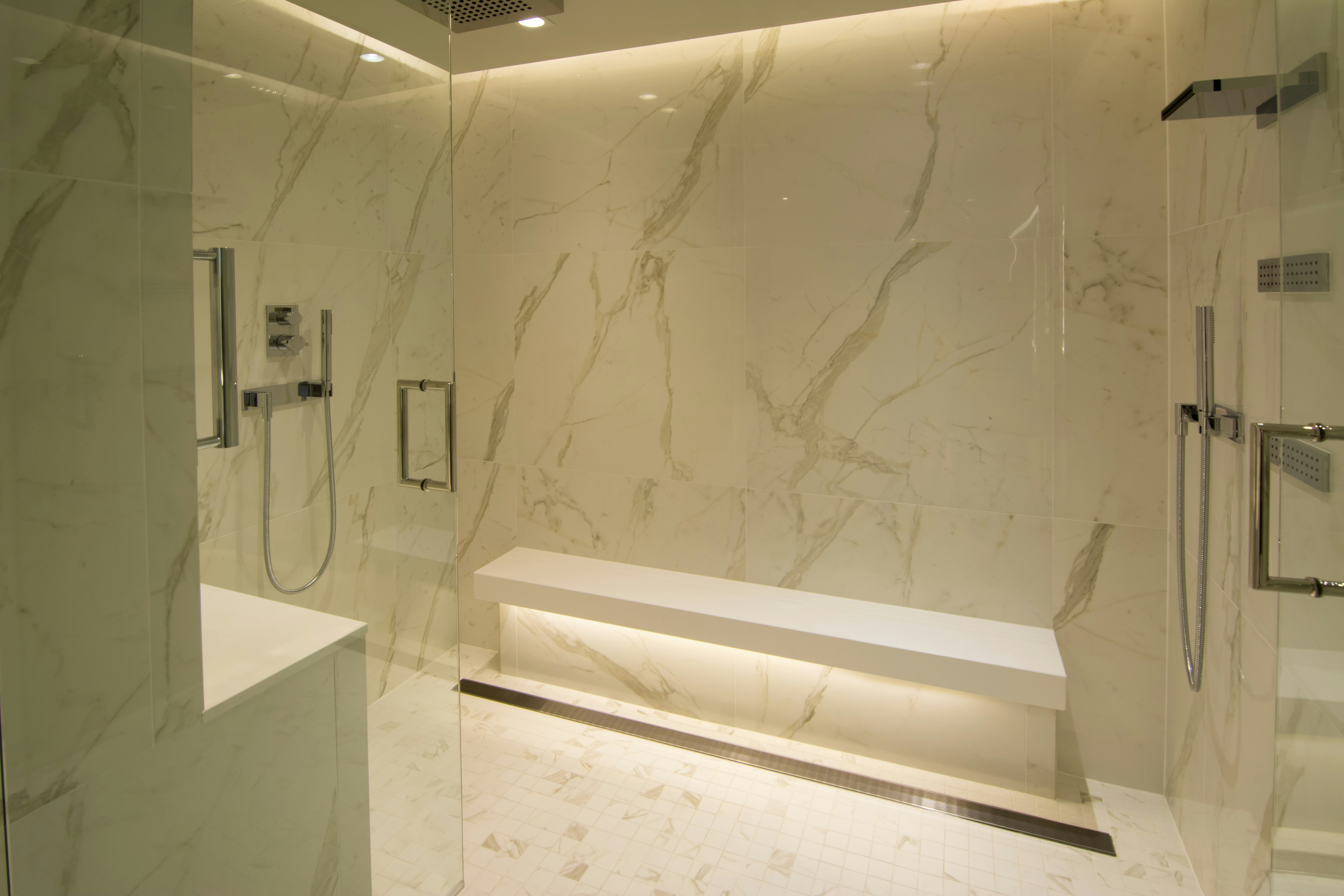 جناح رئاسي بسرير كينج، The Benson Portland, Curio Collection by Hilton 6/7