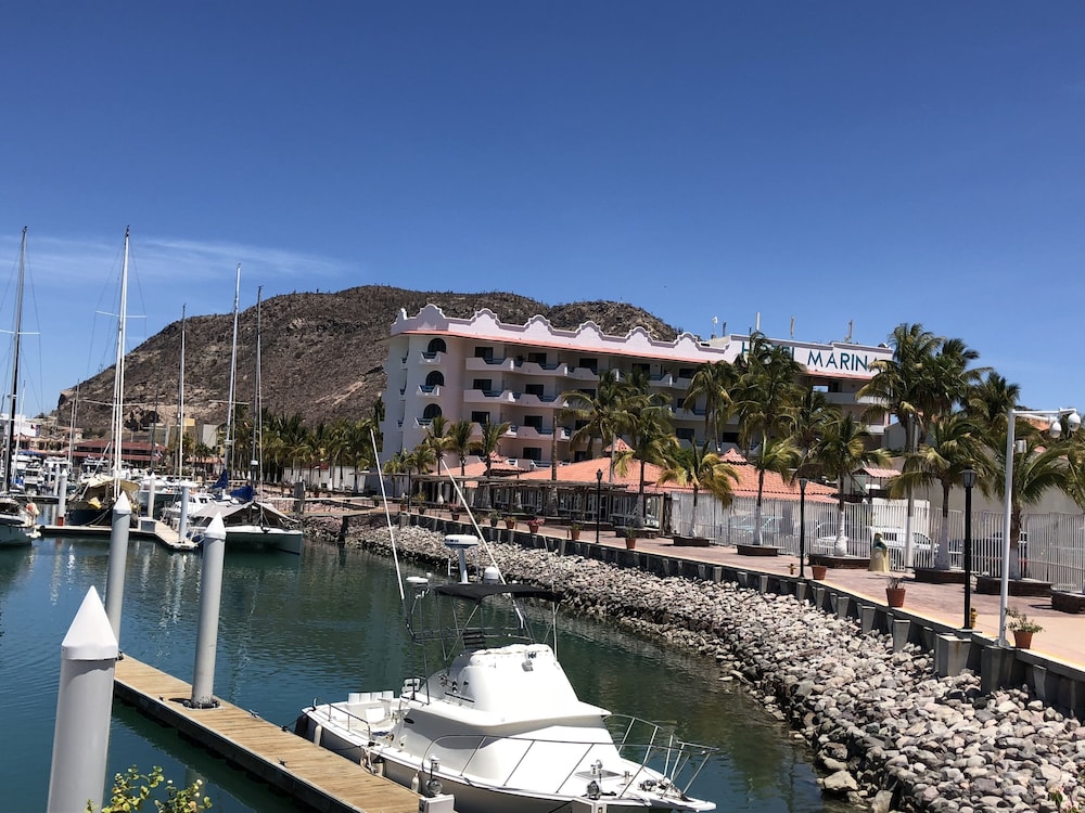 The Westmarine Waterfront Hotel 52/61