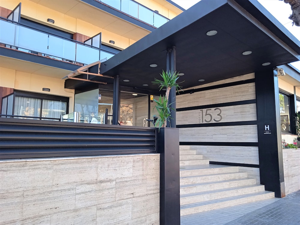 Hotel 153 66/71