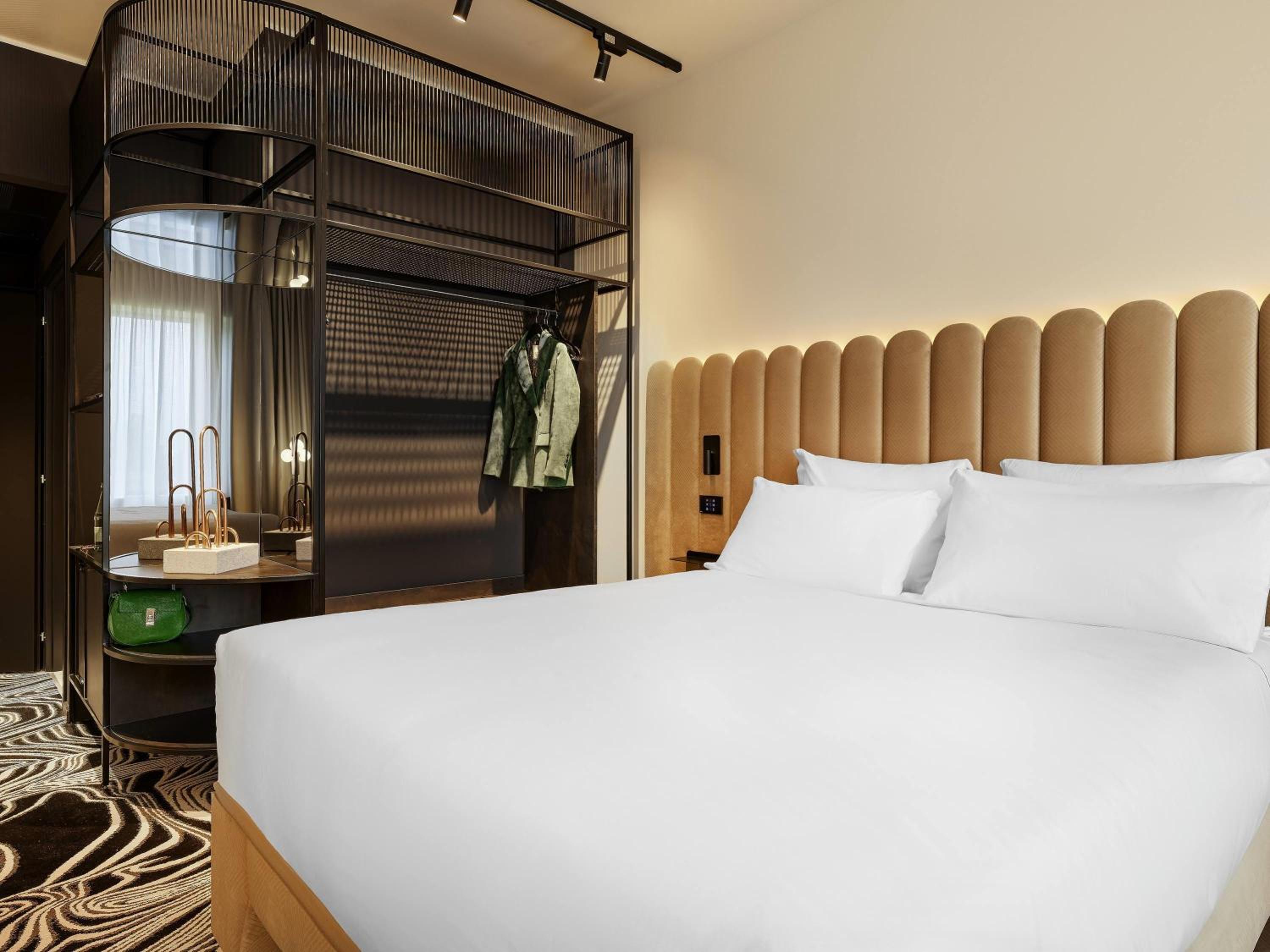 Tribe Essential, Queen Bed