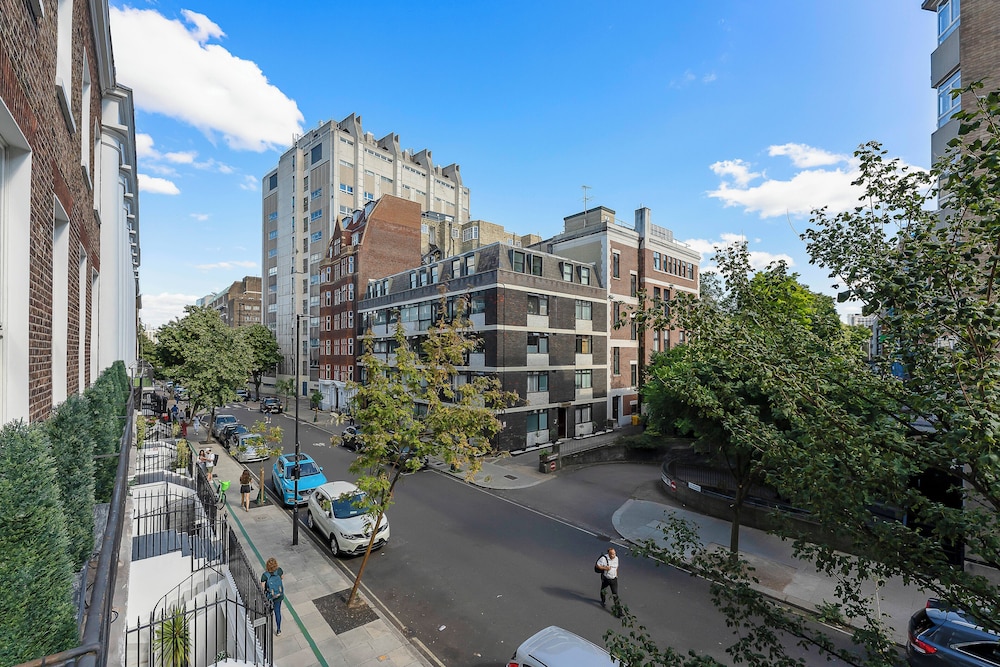 Guilford Street Apartments 44/50