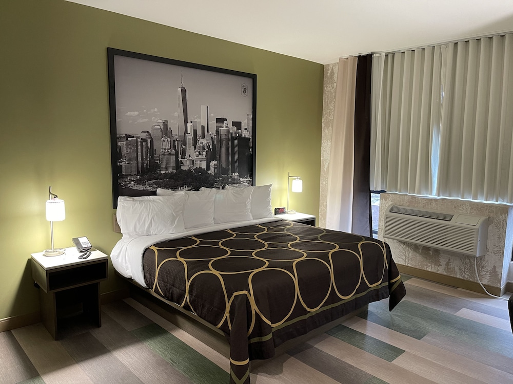 Super 8 by Wyndham Bronx Near Botanical Garden 17/29