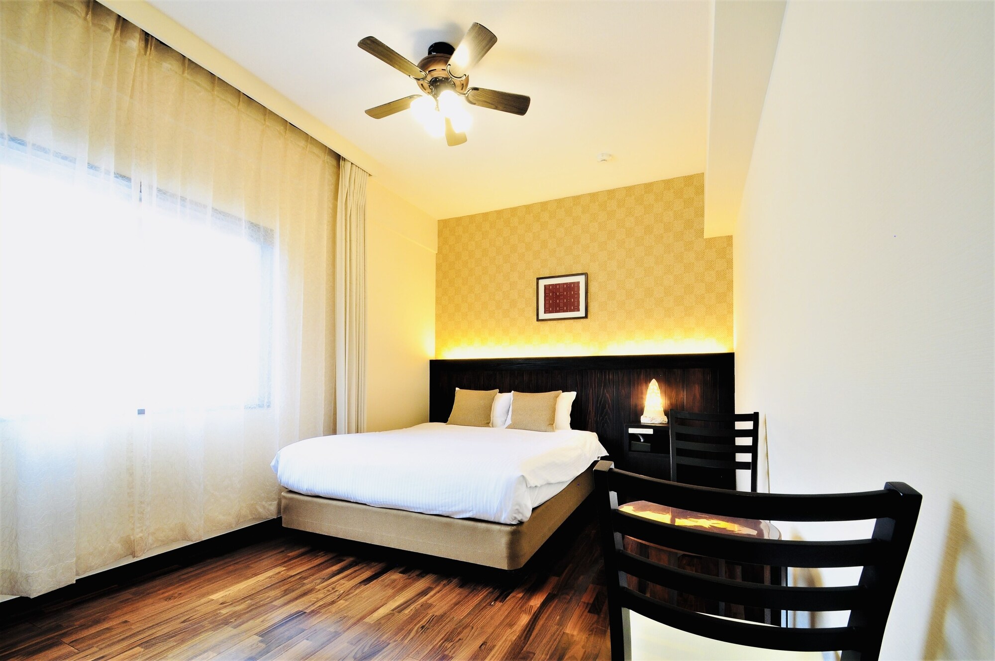 ROOM, DOUBLE BED