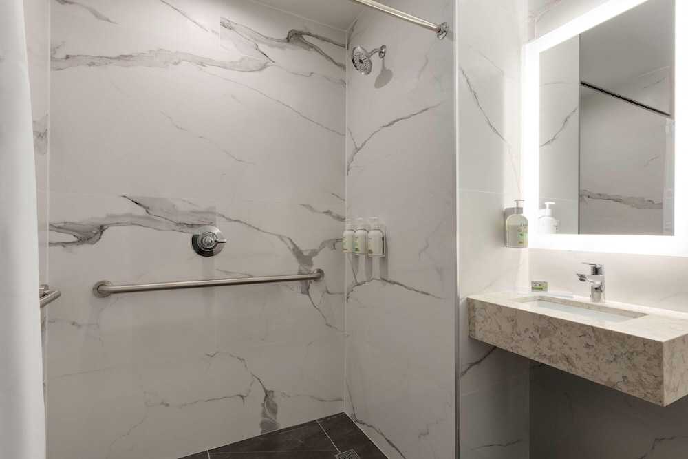 Ramada by Wyndham Brooklyn Empire Blvd 44/50