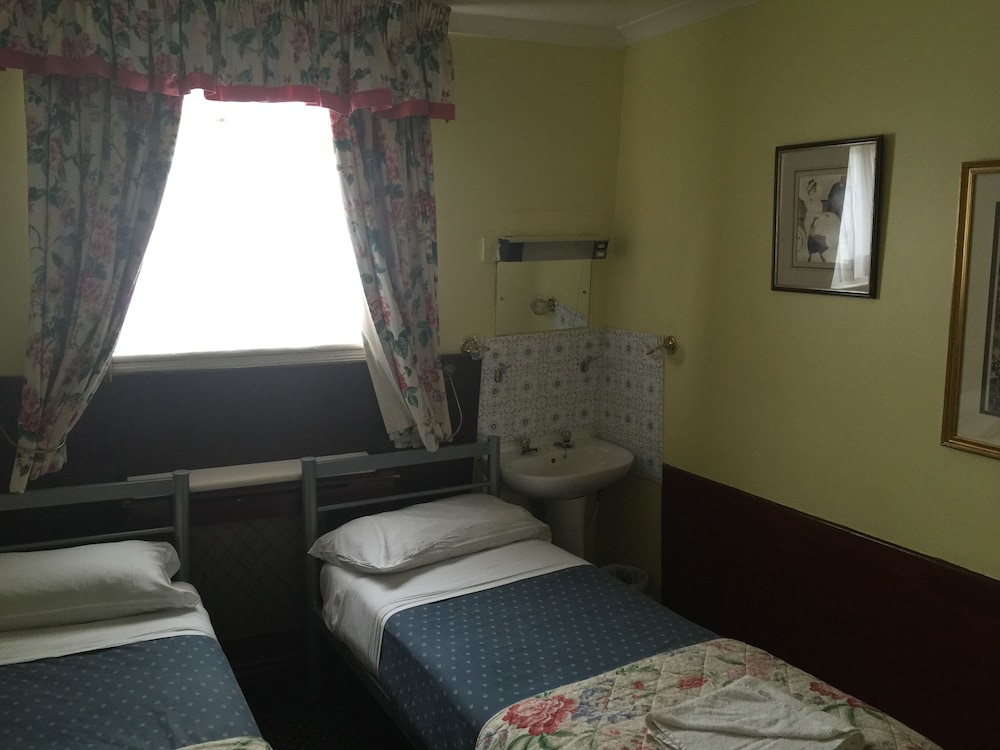 Albany Hotel 50/63