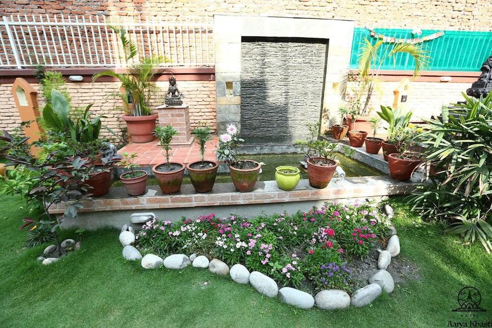 Hotel Aarya Khasti 29/33