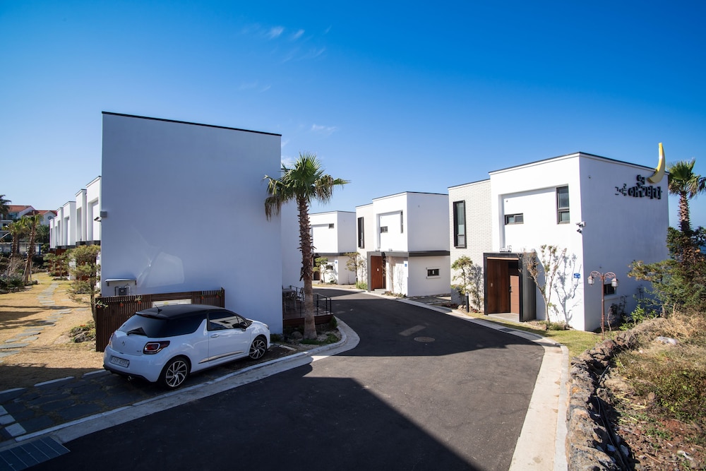 Aewol Bada House 37/50