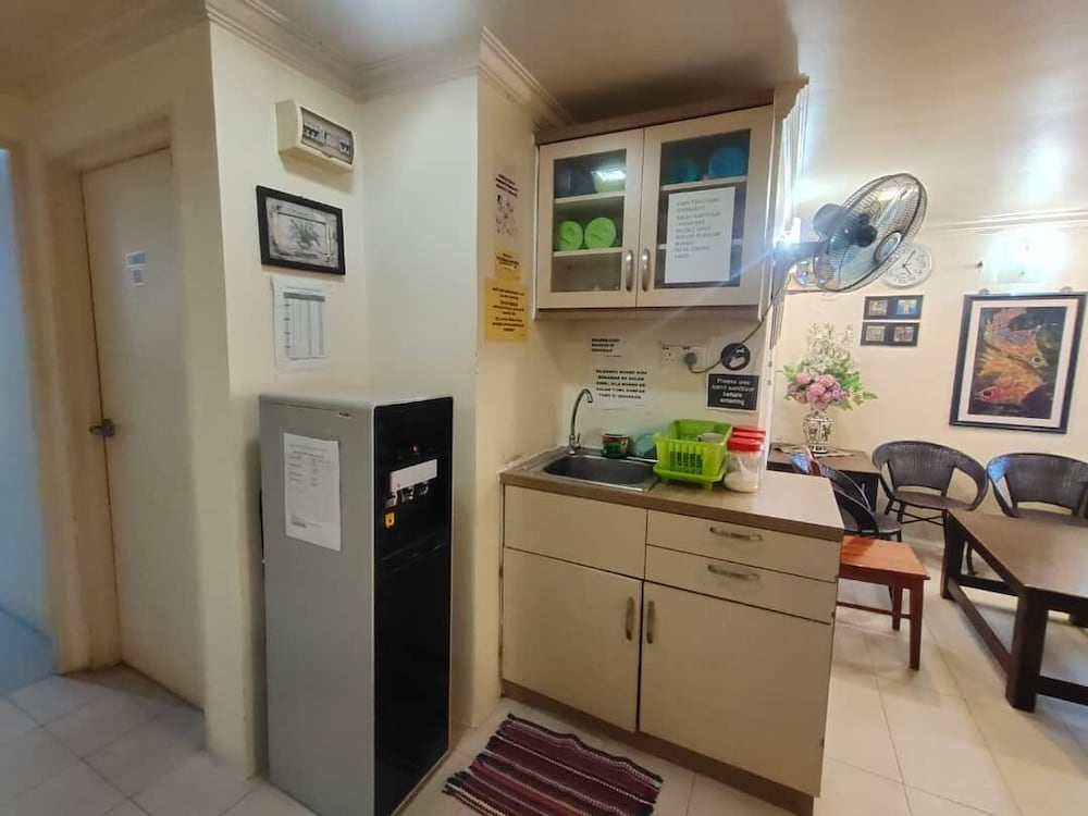 Johan Travellers Lodge 30/42