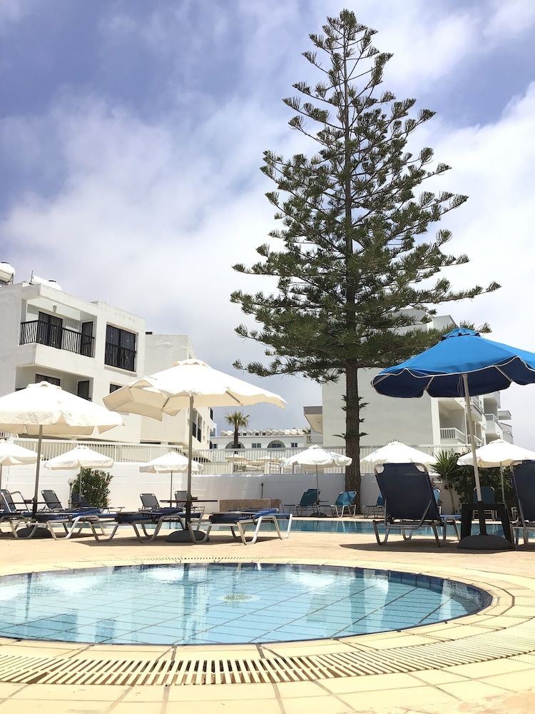 Florea Hotel Apts 43/49