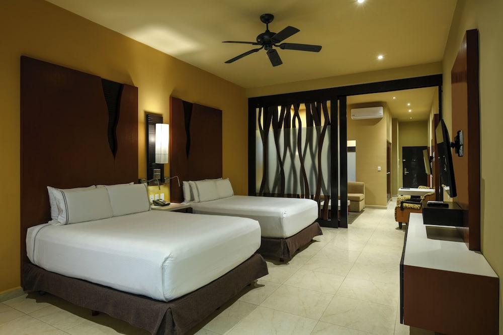 SUITE, OCEAN FRONT