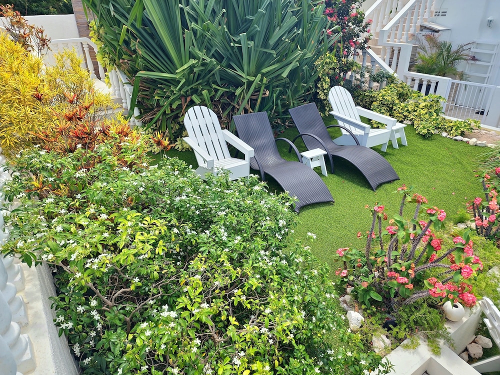 Adonai Hotel Boutique Bed And Breakfast 78/93